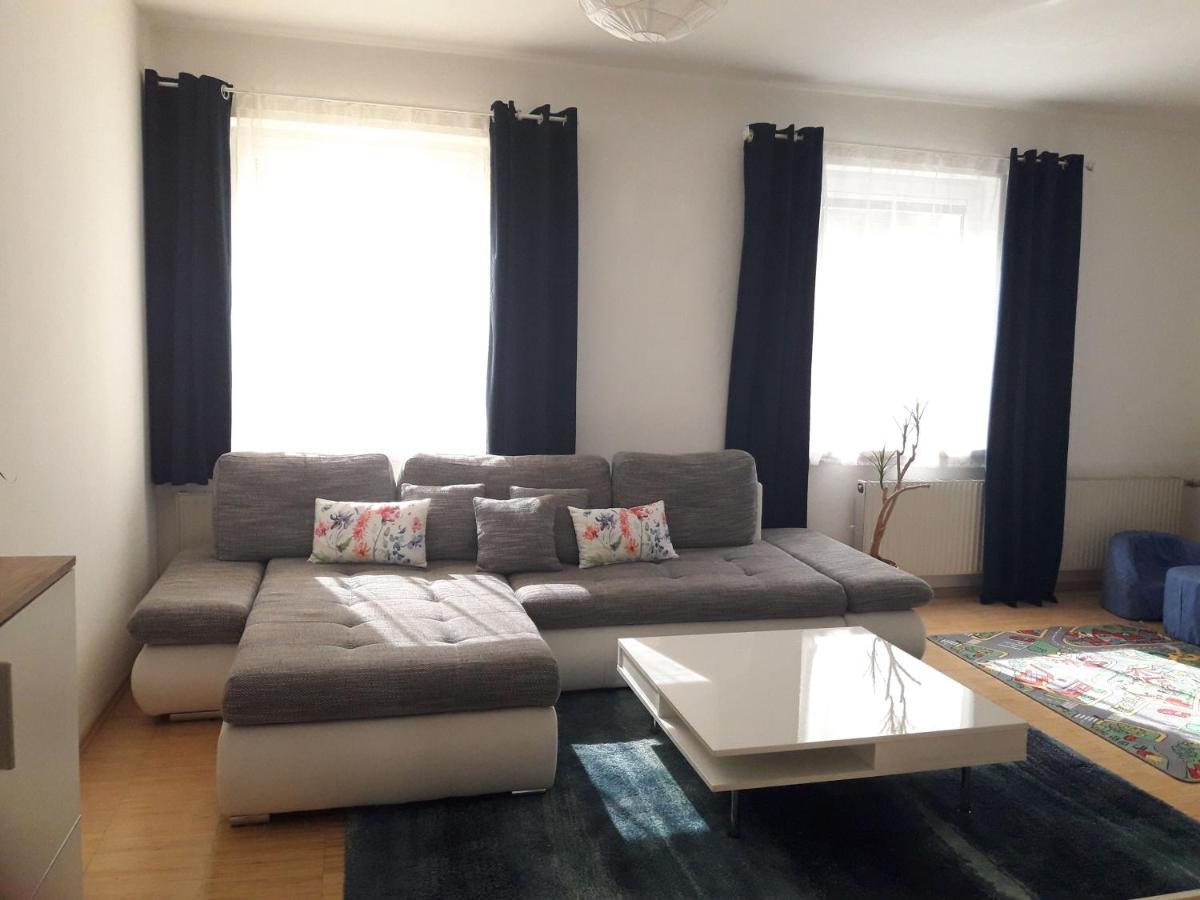 Traumapartment Poestlingberg, Reservierter Parkplatz, 4 Schlafzimmer Linz Bagian luar foto