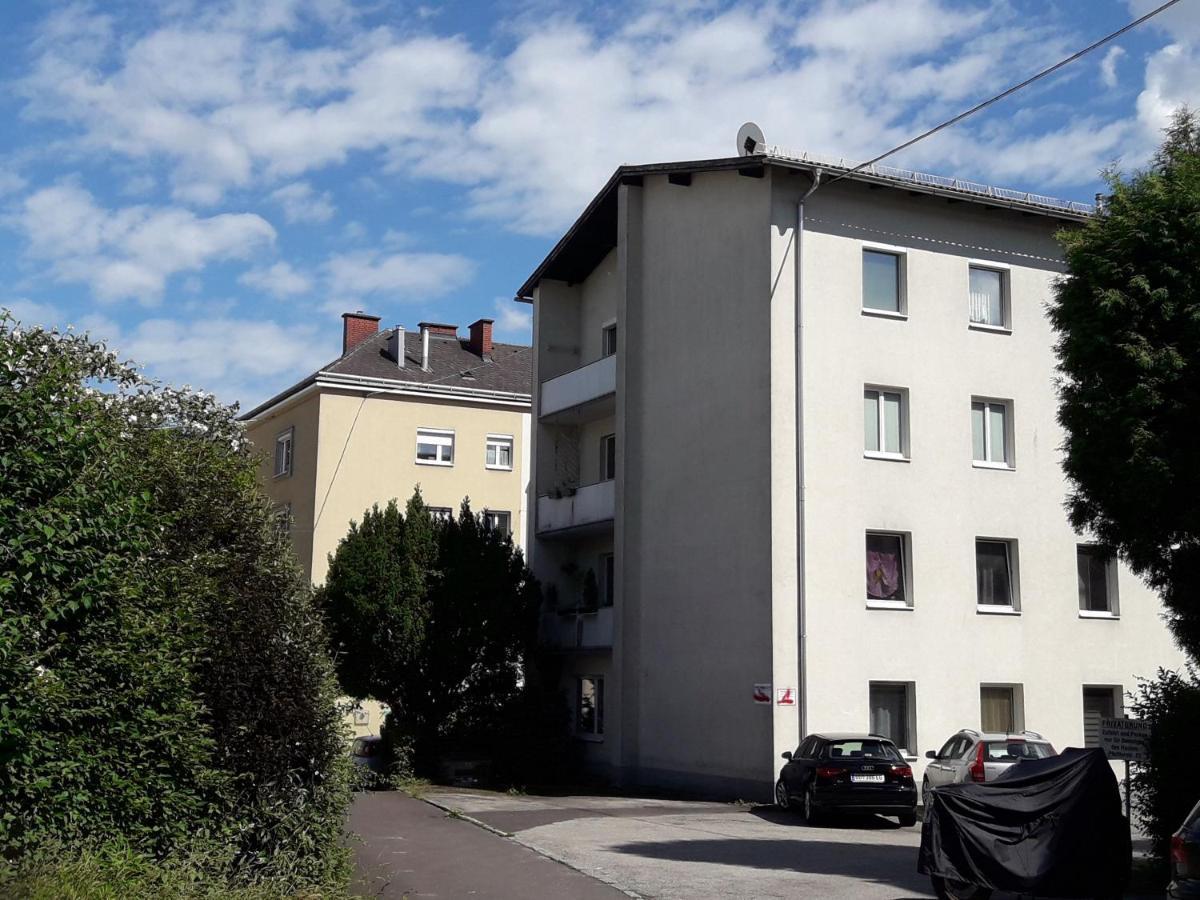 Traumapartment Poestlingberg, Reservierter Parkplatz, 4 Schlafzimmer Linz Bagian luar foto